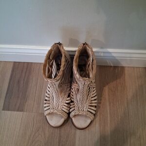 Freebird Woven Cream Sandals